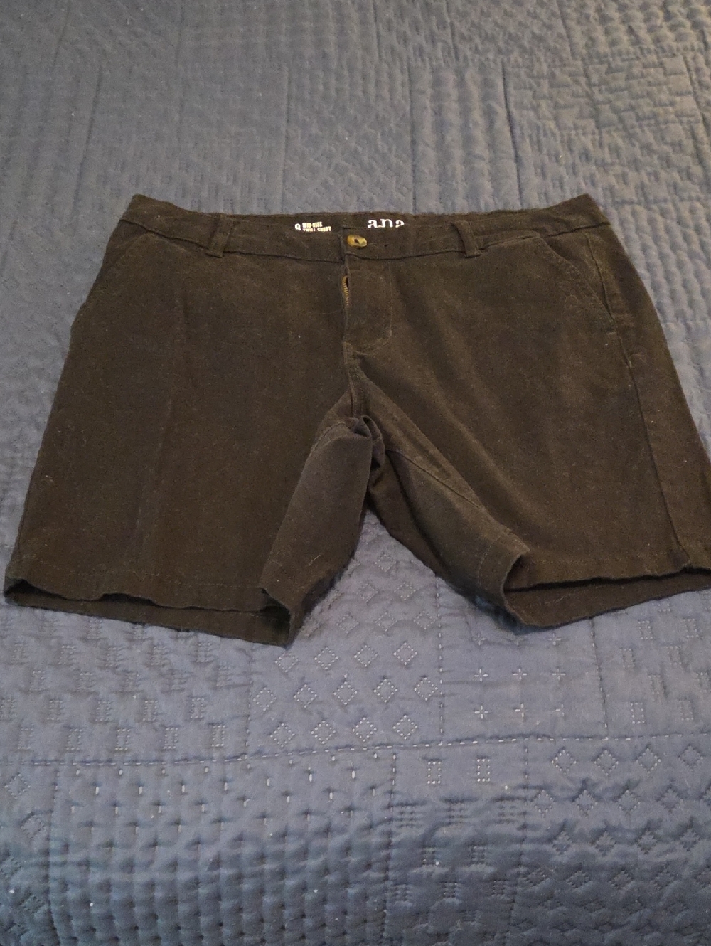EUC a.n.a Black Mid-Rise Twill Shorts